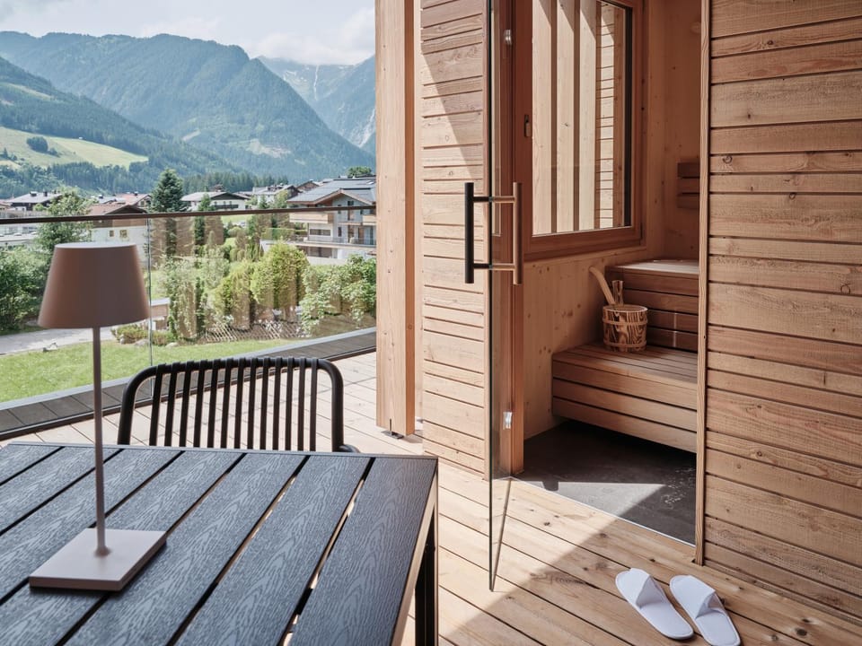 View (from property/room), Balcony/Terrace, Mountain view