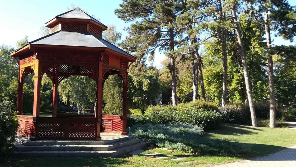 Nearby landmark, Summer