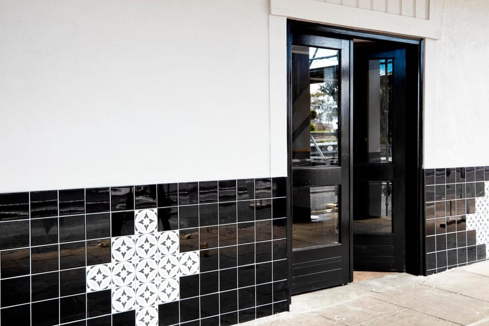 Property building, Facade/entrance, Day