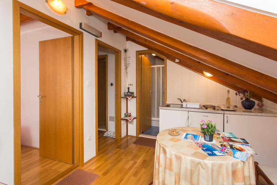 Kitchen or kitchenette, Food and drinks, Food and drinks, Dining area, On site