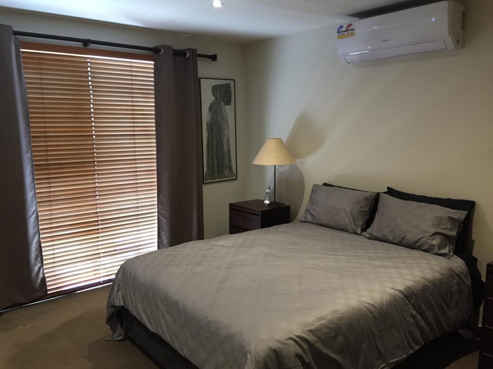 Bed, Bedroom, air conditioner