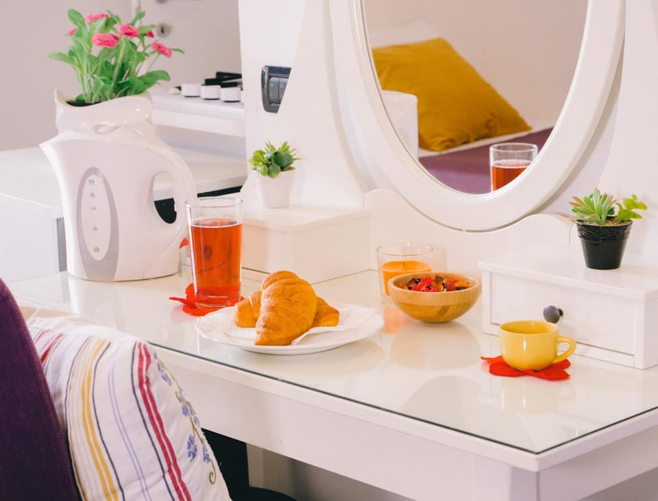 Food, Non alcoholic drinks