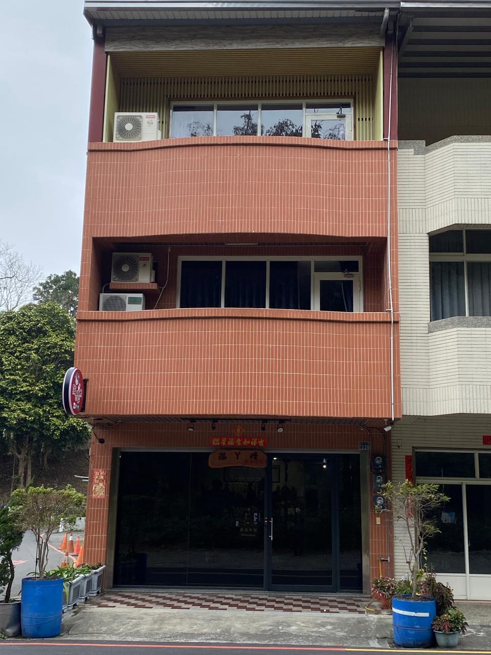 Property building, Facade/entrance, Property logo or sign