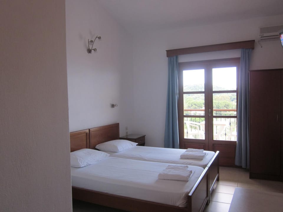 Day, Photo of the whole room