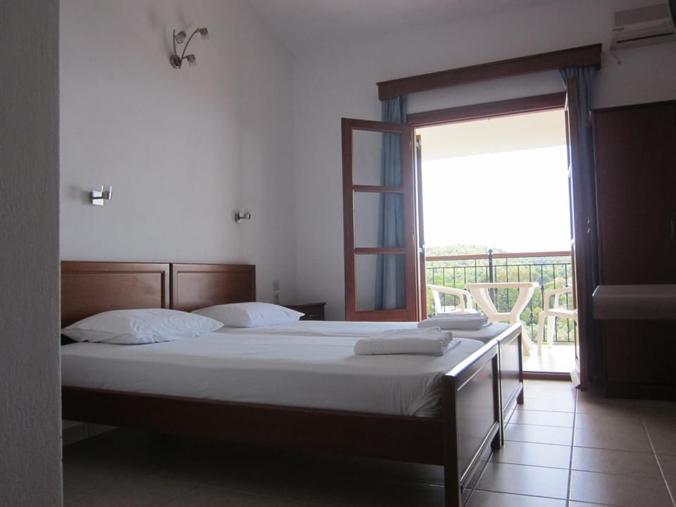 Day, Photo of the whole room