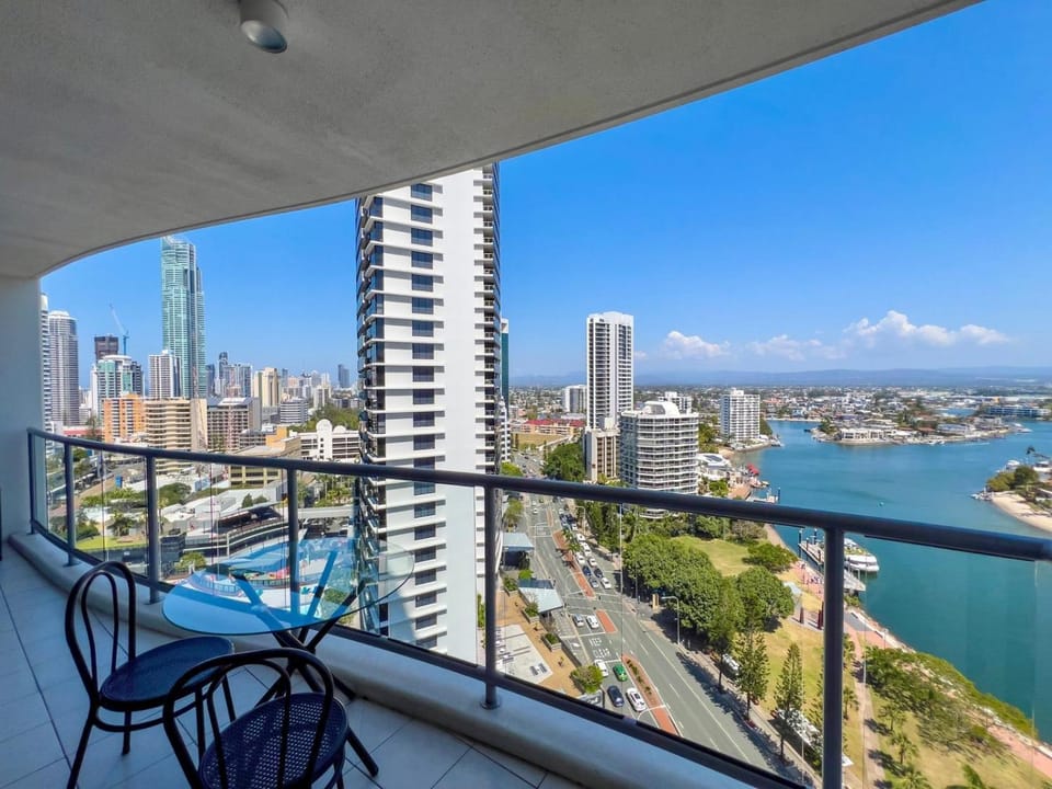 Balcony/Terrace, City view, River view