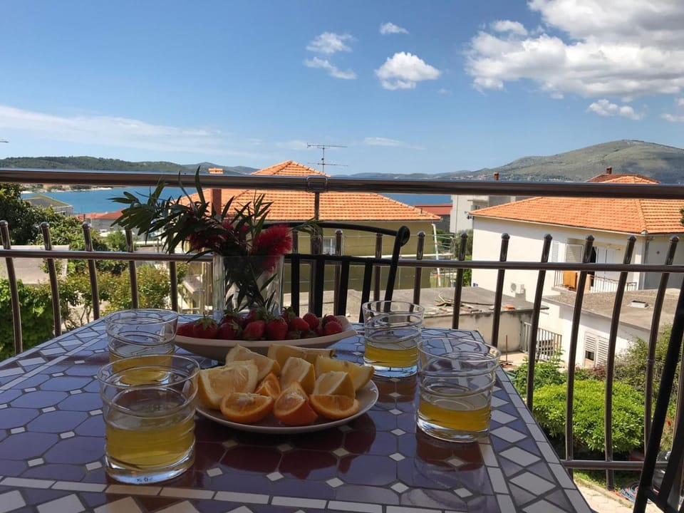 View (from property/room), Balcony/Terrace, Sea view