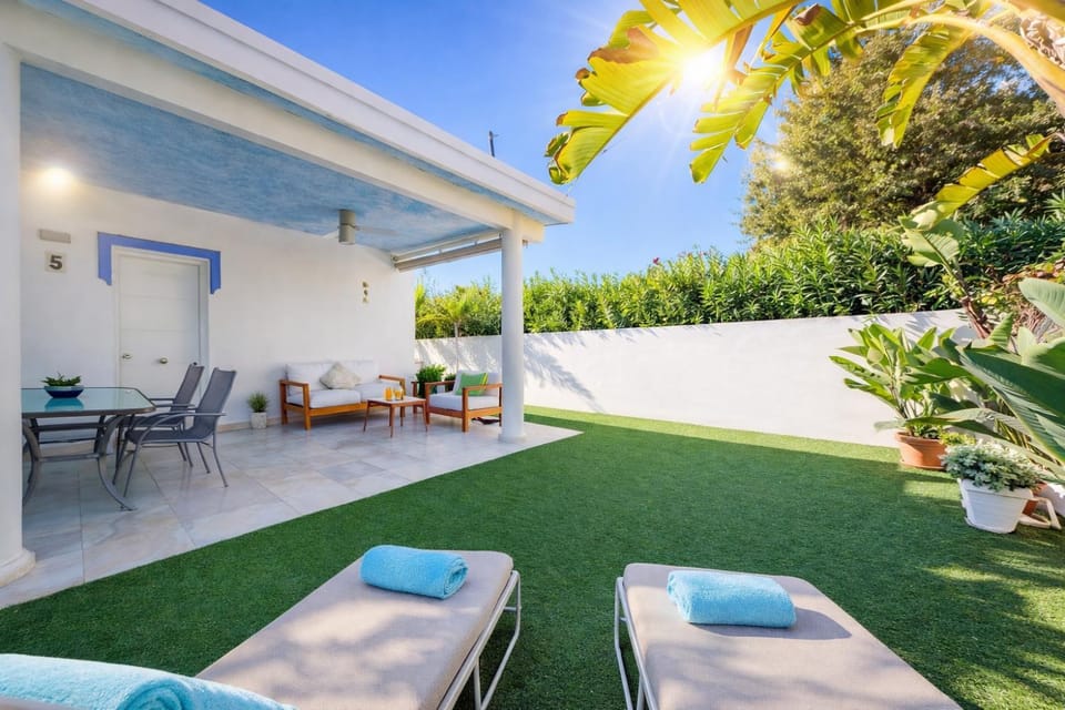 Patio, Spring, Day, Garden, Balcony/Terrace, Living room, Seating area, Garden view, sunbed