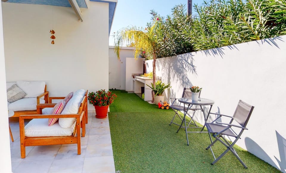 Patio, Spring, Day, Garden, View (from property/room), Balcony/Terrace, Living room, Seating area, Dining area, Garden view, sunbed