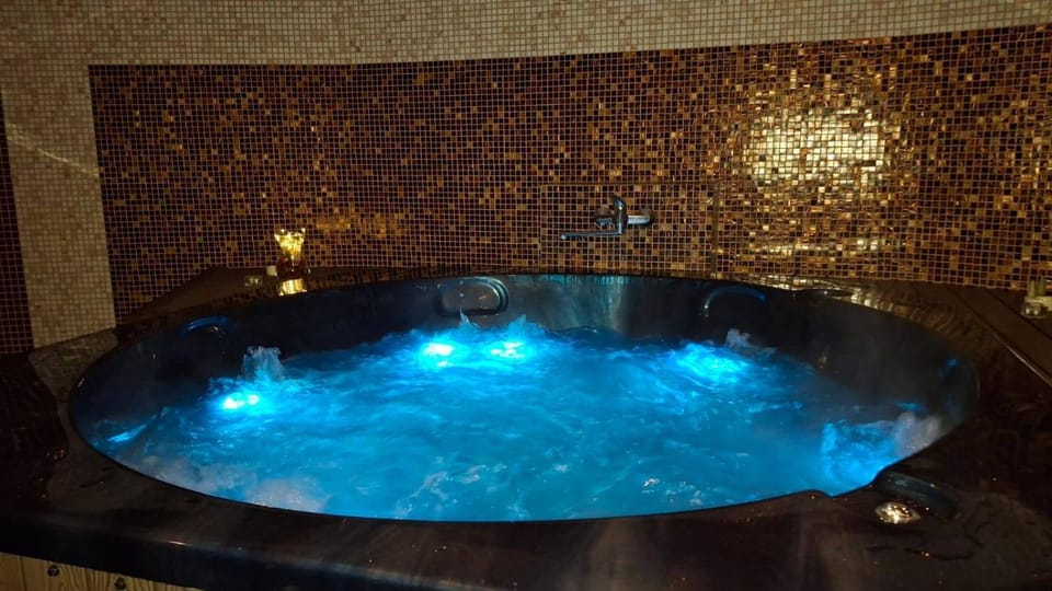 Hot Tub, Spa and wellness centre/facilities