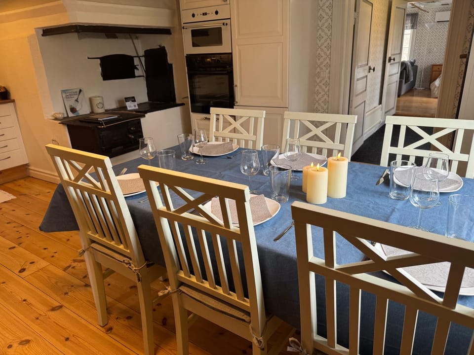 Dining area, kitchen