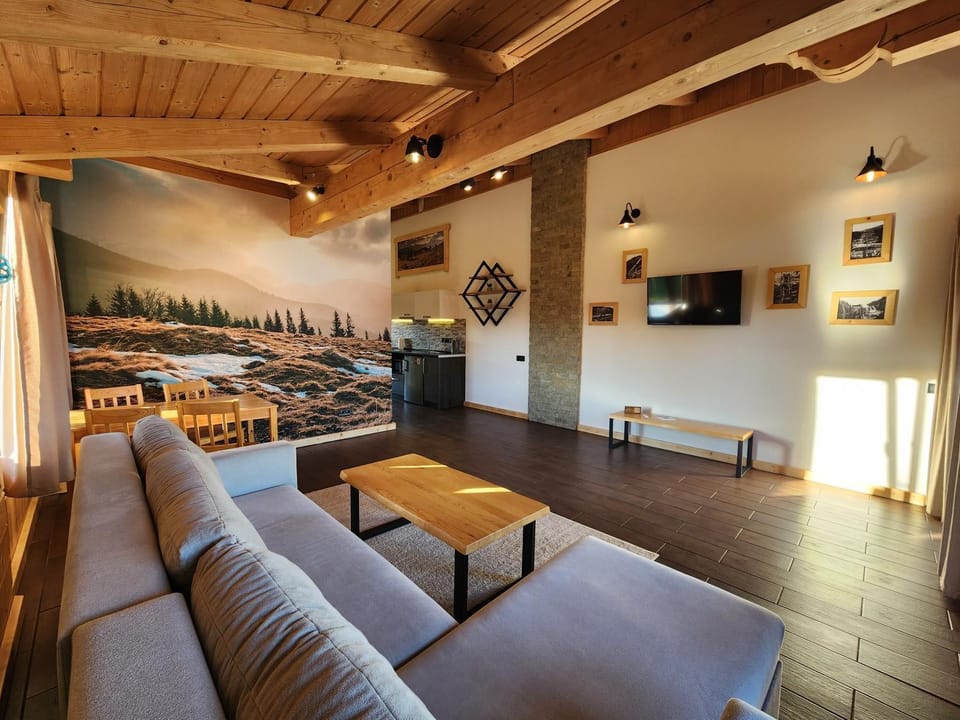 Communal lounge/ TV room, TV and multimedia, Seating area