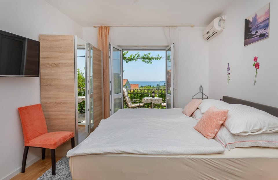 TV and multimedia, Balcony/Terrace, Bedroom, air conditioner