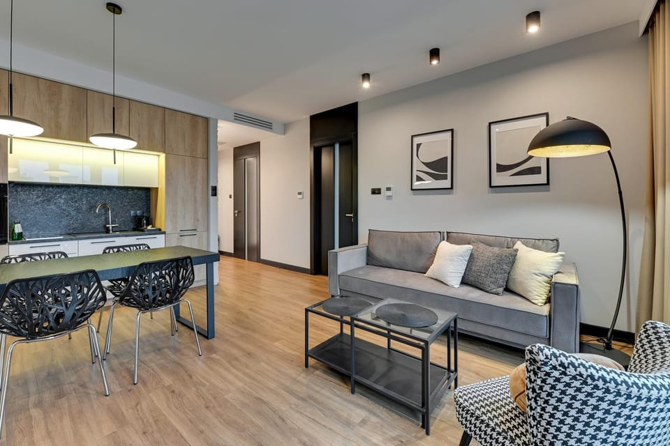Kitchen or kitchenette, Living room, Seating area, Dining area