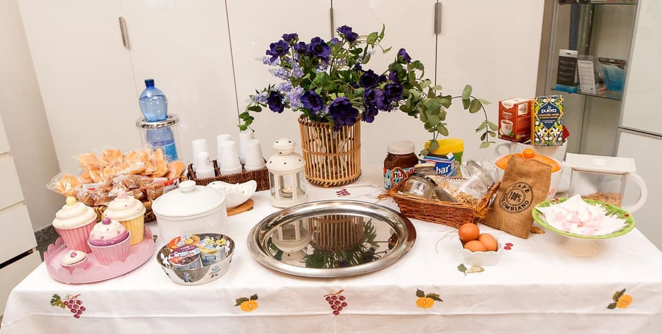 Coffee/tea facilities, Breakfast