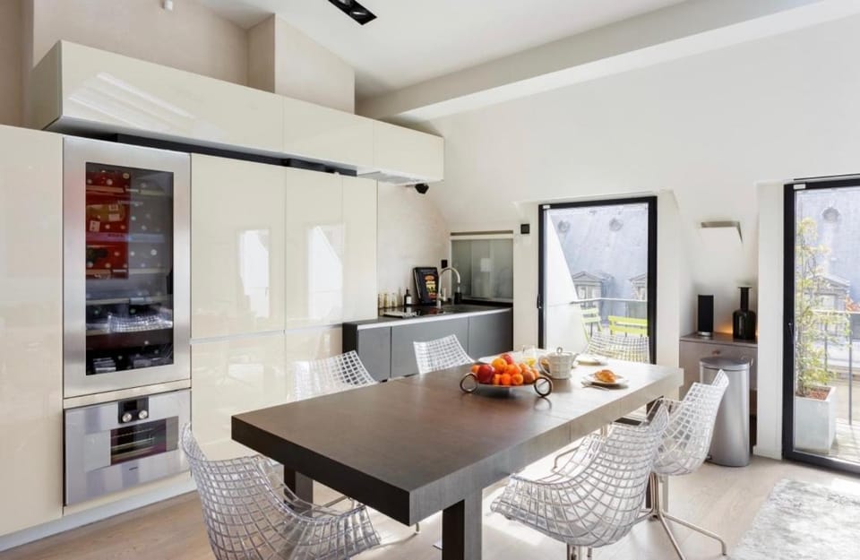 Dining area, kitchen