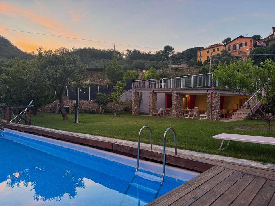 Property building, Spring, Day, Natural landscape, Garden, Garden view, Mountain view, Pool view, Swimming pool, sunbed