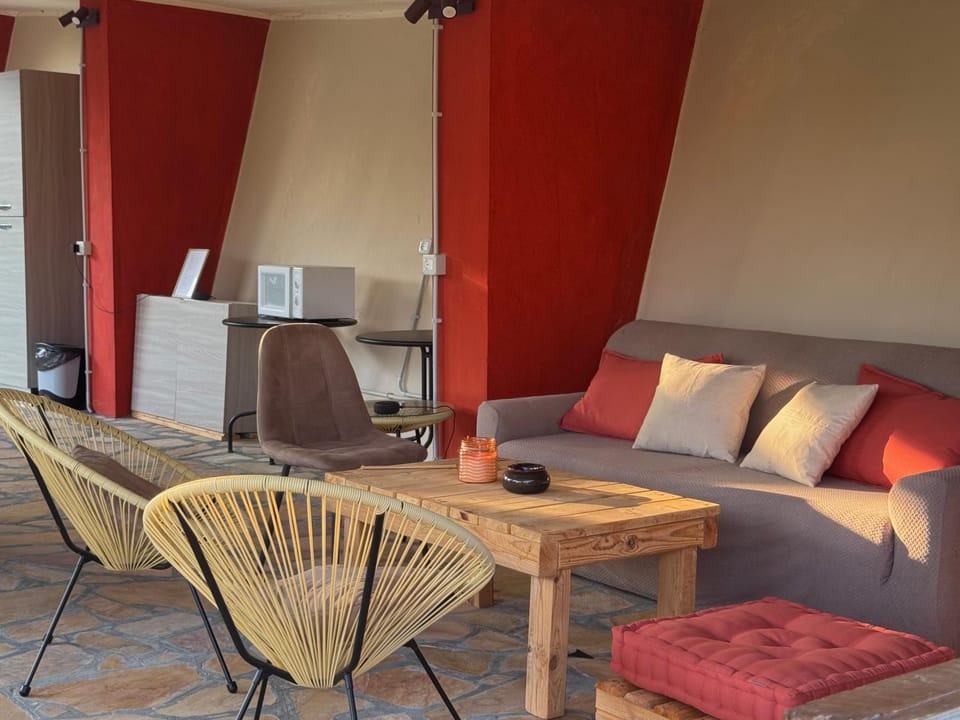 Living room, Seating area