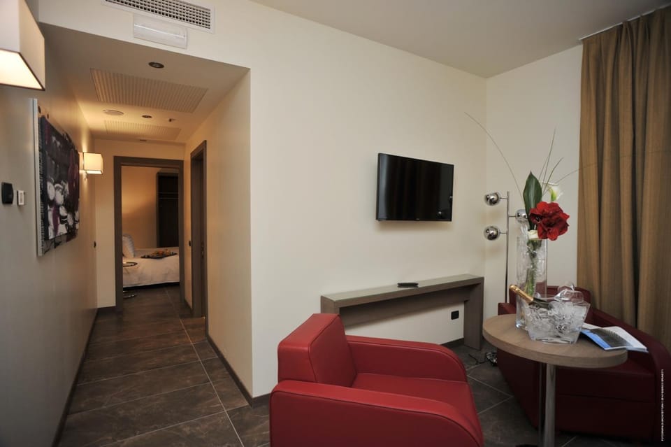 Living room, Photo of the whole room, Seating area