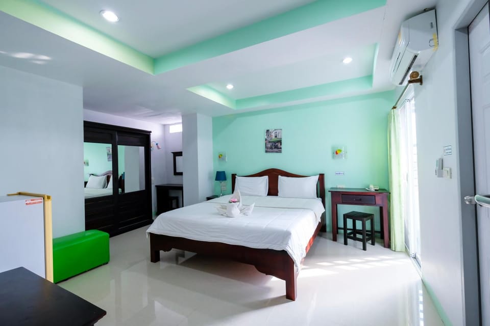 Bed, Photo of the whole room