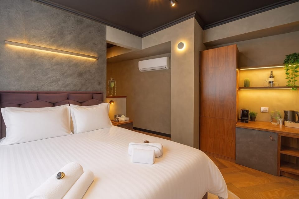 Bed, Kitchen or kitchenette