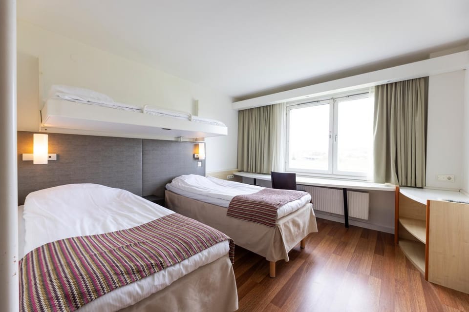 Bed, Bedroom, children, young children, older children, Family