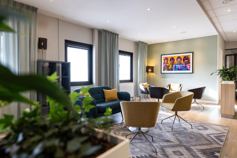 Lobby or reception, Seating area, Meeting/conference room