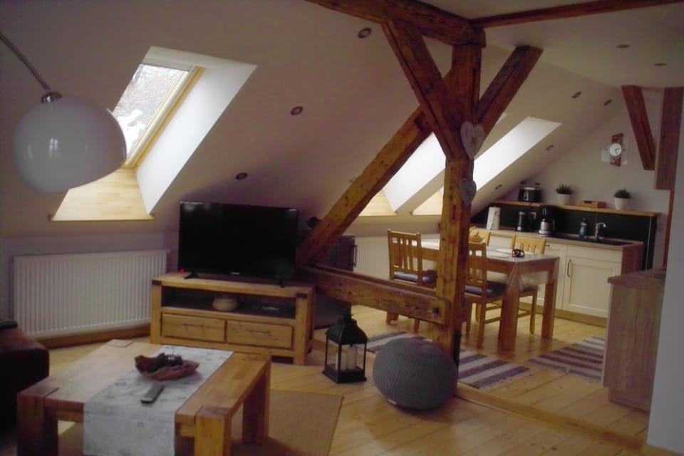 Photo of the whole room, Decorative detail