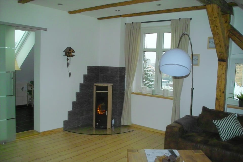 Photo of the whole room, Decorative detail