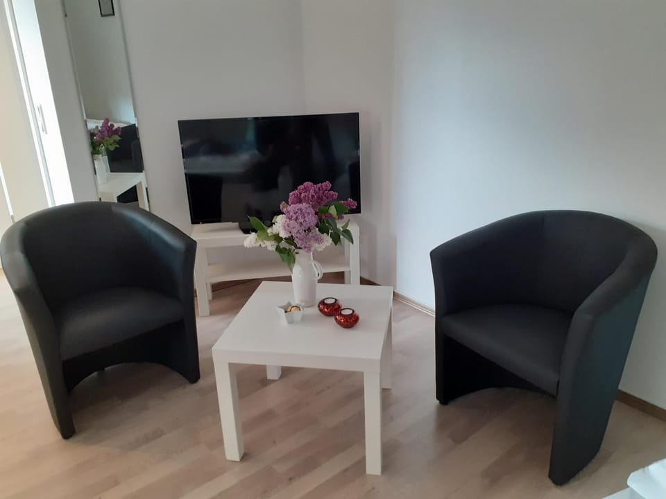 TV and multimedia, Seating area