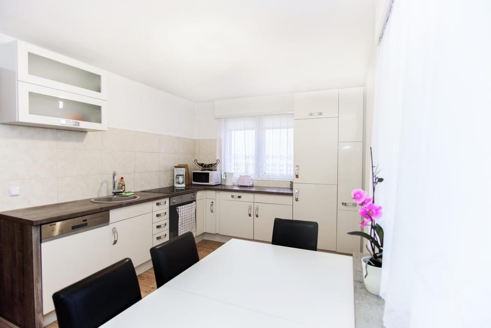Dining area, Communal kitchen
