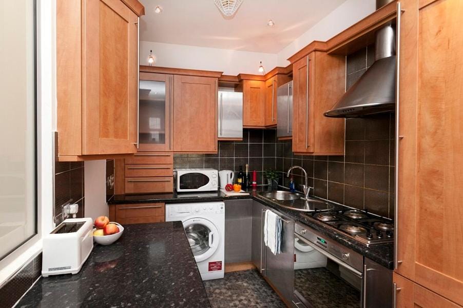 Lace Market Apartments - City Centre - 4 Beds Apartment with 2 Bathrooms and full Kitchen in George Street - close to Victoria Centre Shopping Centre - Parking for Cars & Vans from Five Pounds a Day - Sunday 1pm Check-out Apartment in Nottingham