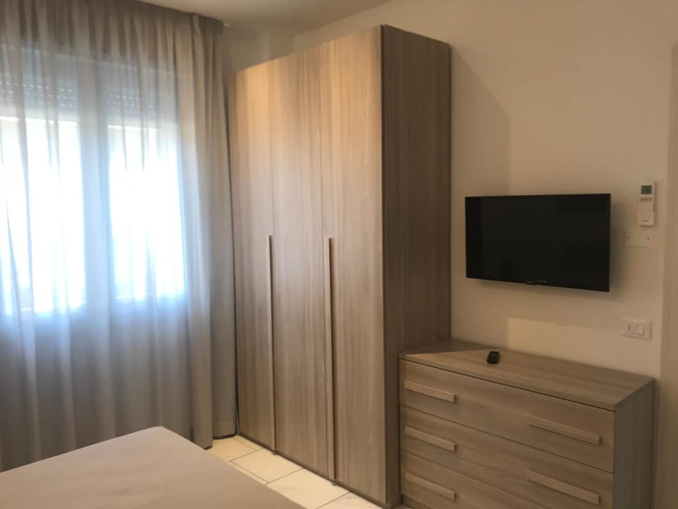 Bedroom, wardrobe