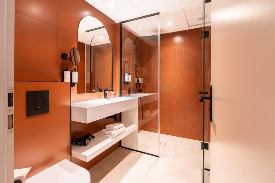 Bed, Photo of the whole room, Bedroom, minibar
