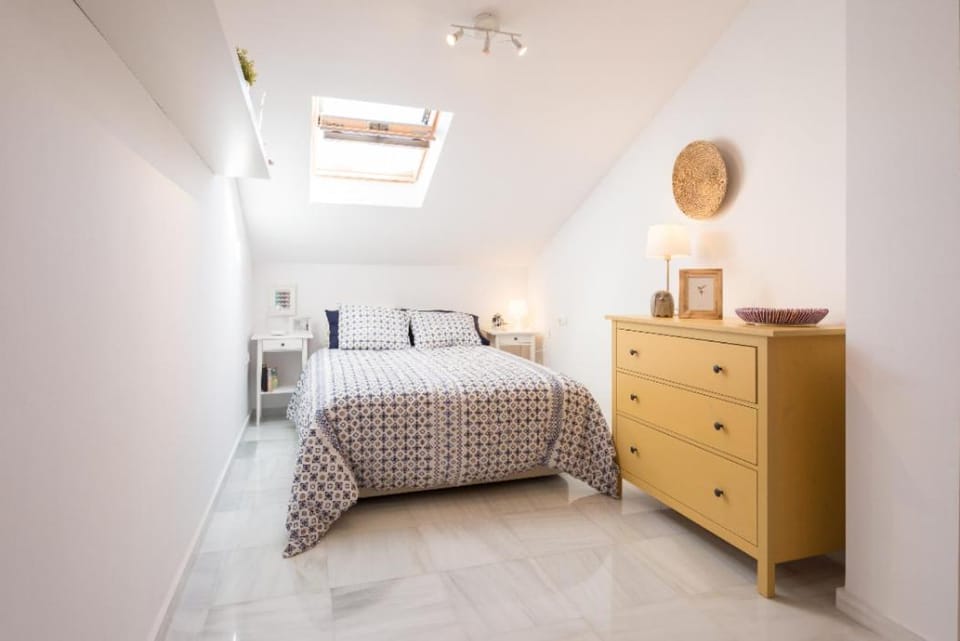 Photo of the whole room, Decorative detail, Bedroom