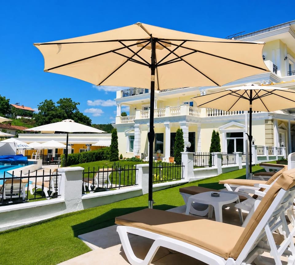 Property building, Garden, Garden view, Pool view, Swimming pool