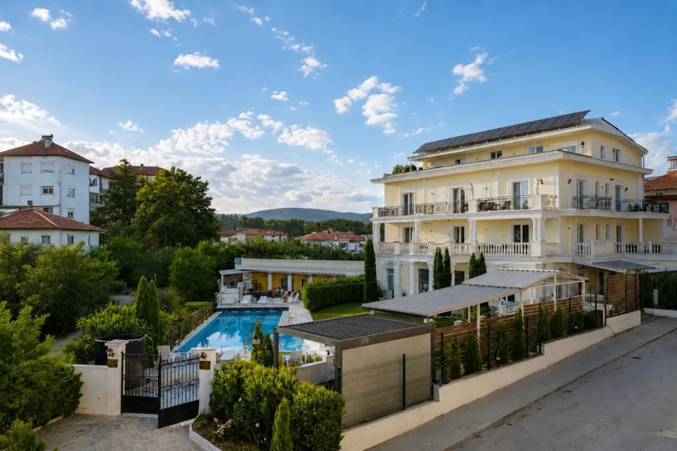 Property building, Natural landscape, Mountain view, Pool view, Swimming pool, Swimming pool