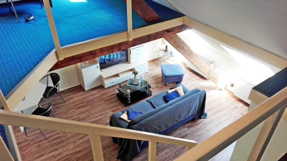 Day, Living room