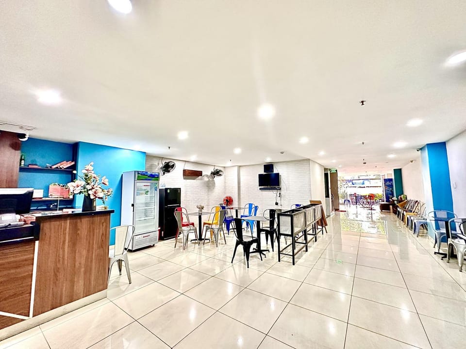Restaurant/places to eat, Living room, Seating area