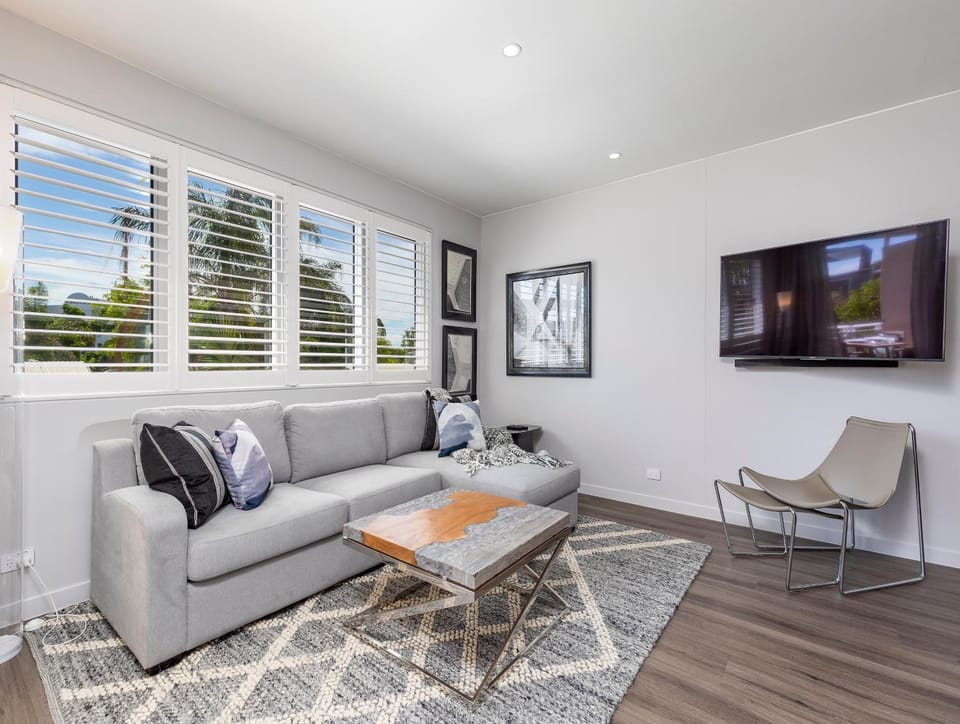 Sleek, modern and comfortable on Hastings Street Apartment in Noosa Heads