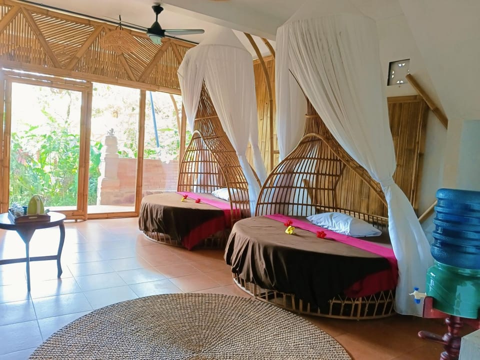 Seating area, Bedroom, Family, Family