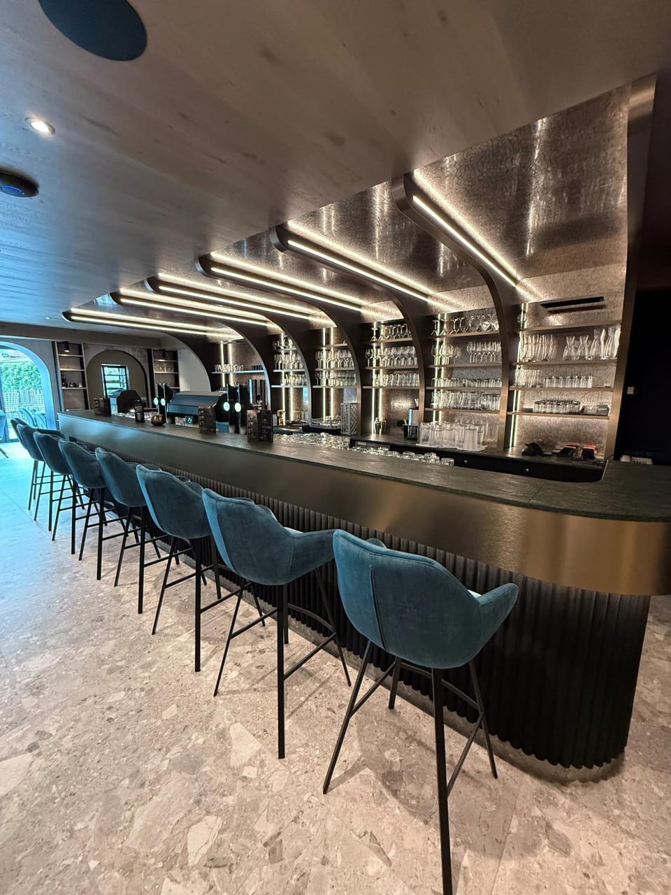 Lounge or bar, Food and drinks