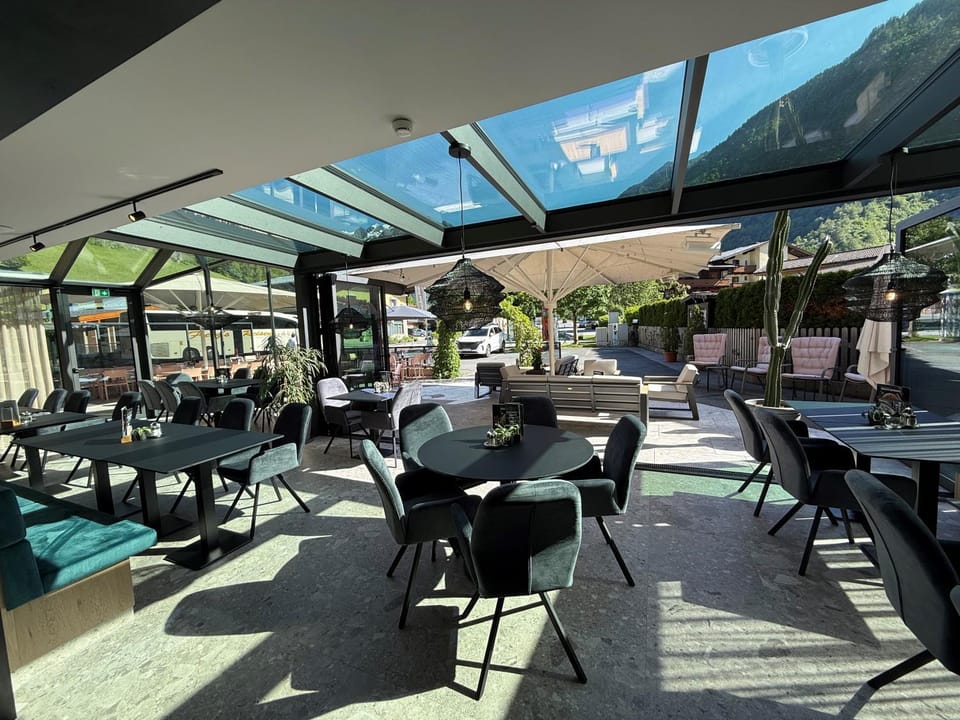 Restaurant/places to eat, Food and drinks