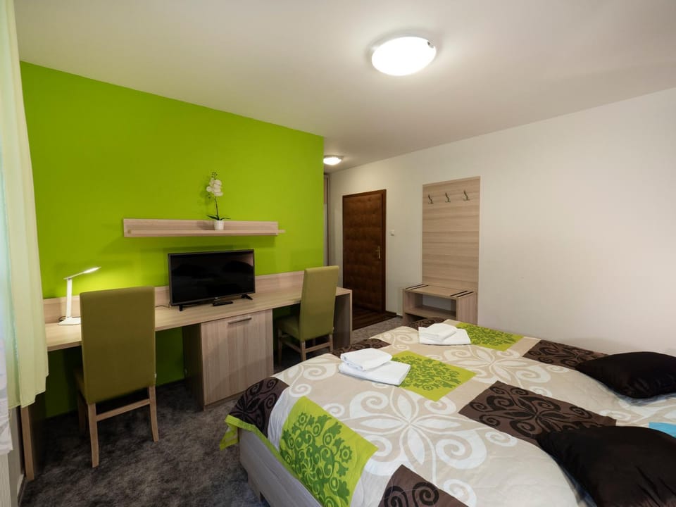 Bedroom, towels