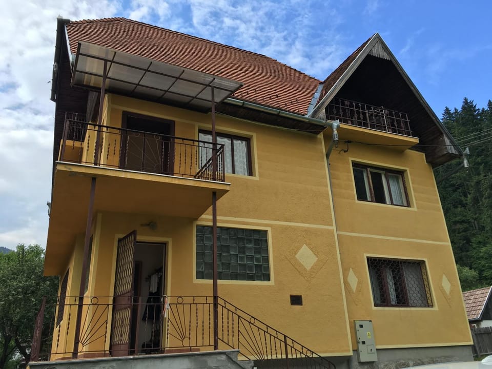 Property building, Facade/entrance, Balcony/Terrace