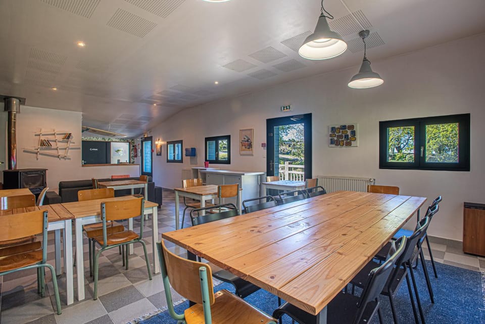 Restaurant/places to eat, Living room