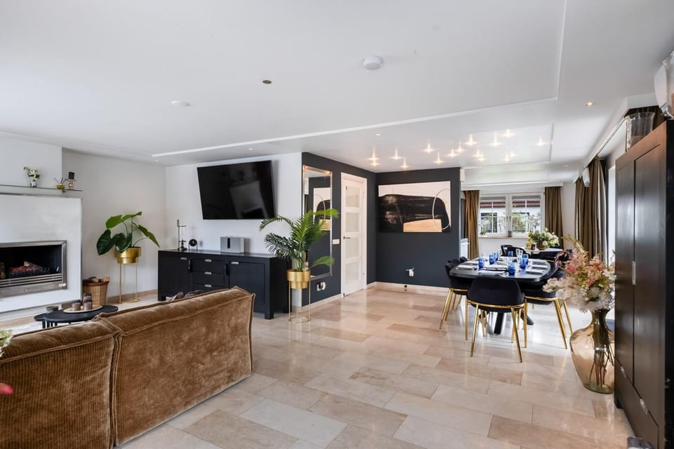 Communal lounge/ TV room, TV and multimedia, Kitchen or kitchenette, Dining area, Evening entertainment, pet friendly
