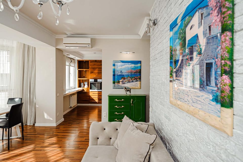 Kitchen or kitchenette, Living room, Seating area, Dining area, pet friendly, air conditioner