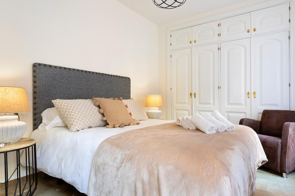 Bed, Photo of the whole room, Bedroom, wardrobe