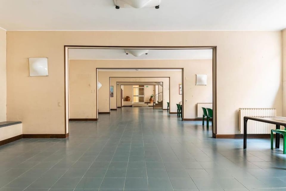 Communal lounge/ TV room